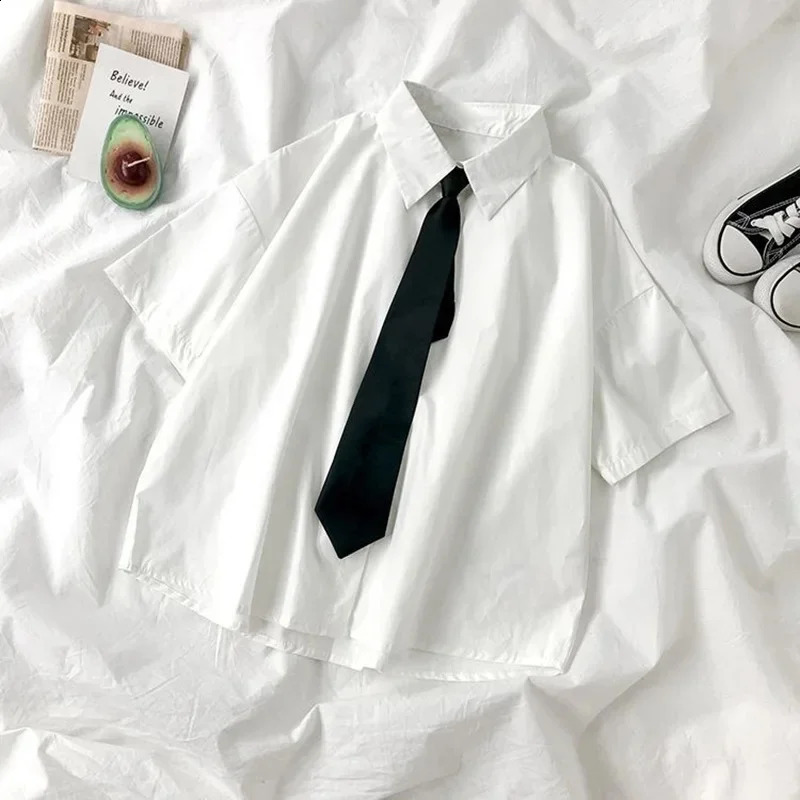 Chemise blanche Femmes Blusas Blouse à revers à manches courtes avec cravate Japonais Étudiant de mode Summer Daily College Style 240821