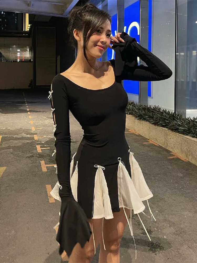 Taruxy Lace Up High Taist Robe for Women Folds Splice Bodycon Mini Dress Street Spille Voir à travers les robes Femme Automne 240822