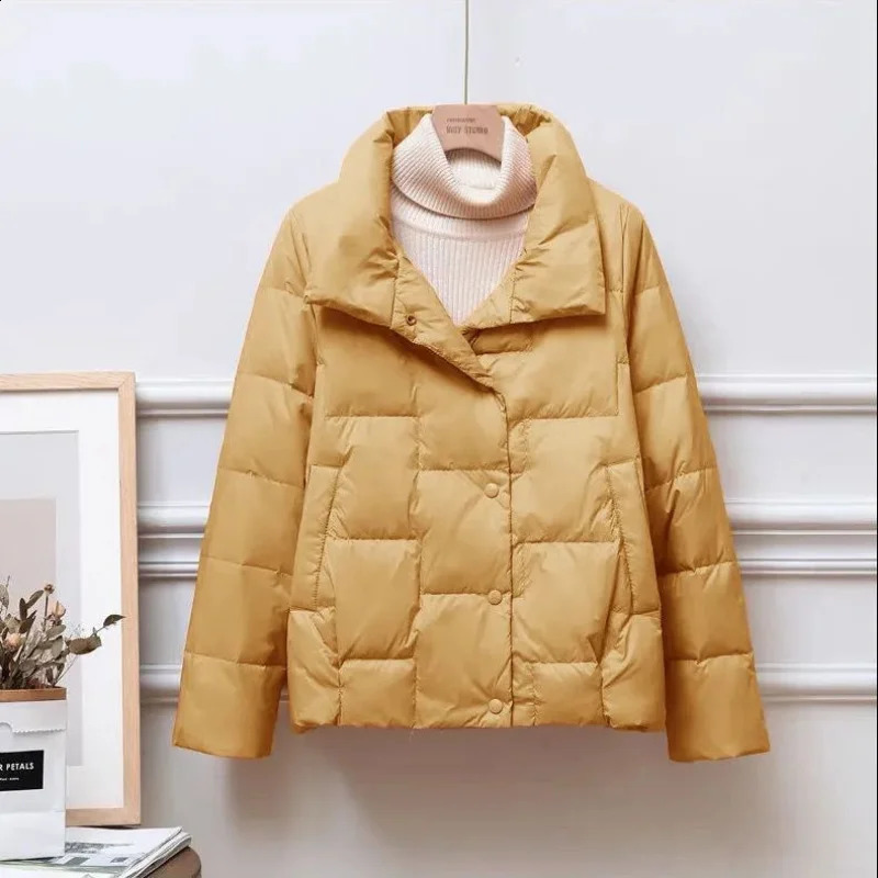 2023 Down Cotton Jacket for Womens Winter Wear Korean Version Loose Small Padded Short Lightweight Parka 240821