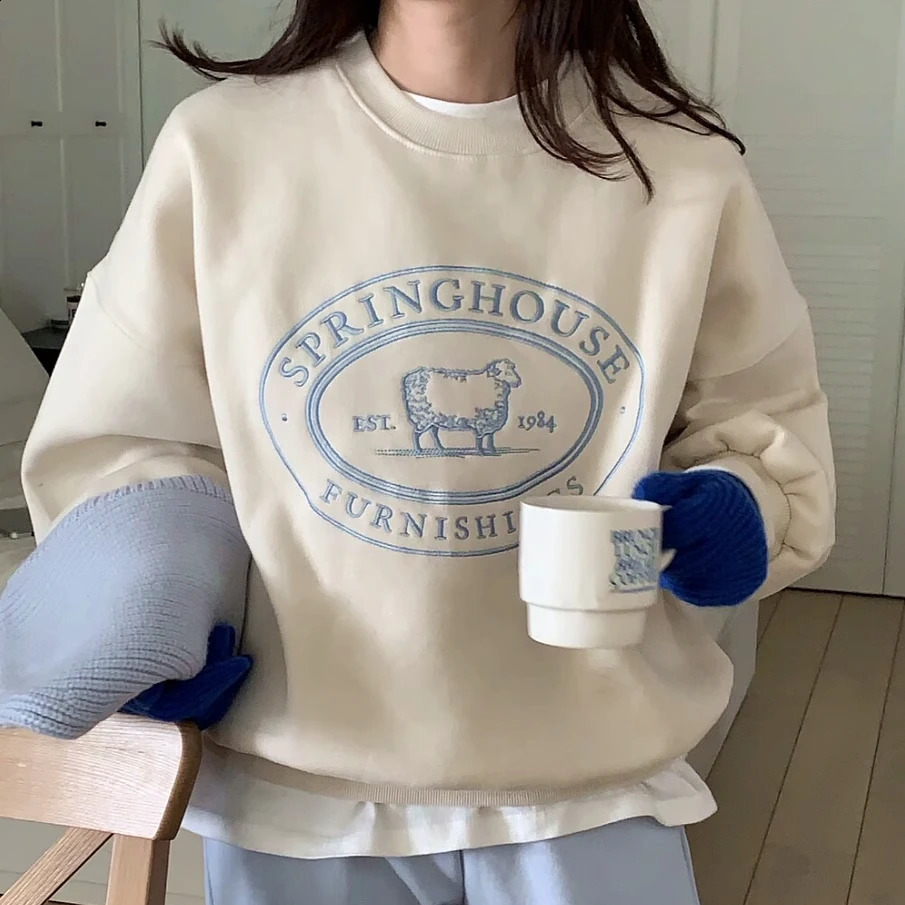 Gray Vintage Badge Sheep Embroidery Sweaters Thicken Velvet Winter Sweatshirt Women High Street Loose Pullover Korean Fashion 240822