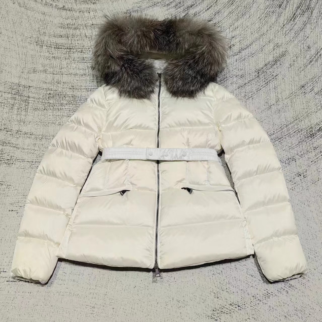 Women Shearing Trimmed Down Jacket Designer Winter Windproof Short Coat Elastic Belt