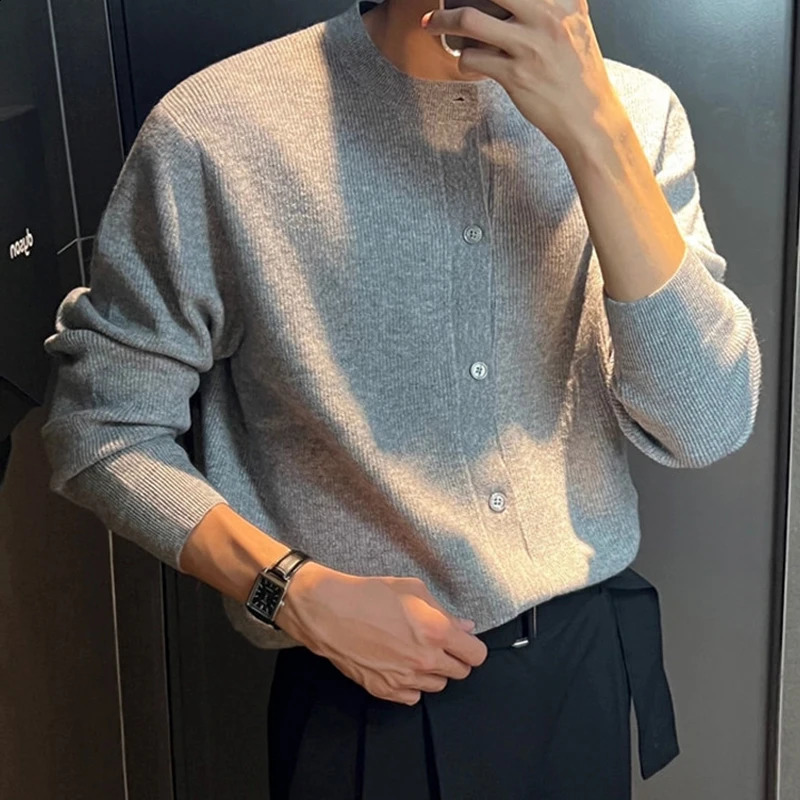 Mens knitted y button up cardigan casual long sleeved O-neck solid color retro Korean autumn clothing 2024 item 240822