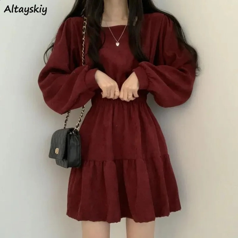 Femmes robes à manches longues Collier carré de couleur A-line Sweet Vintage haute taille mini longueur douce chic coréen élégant 240822