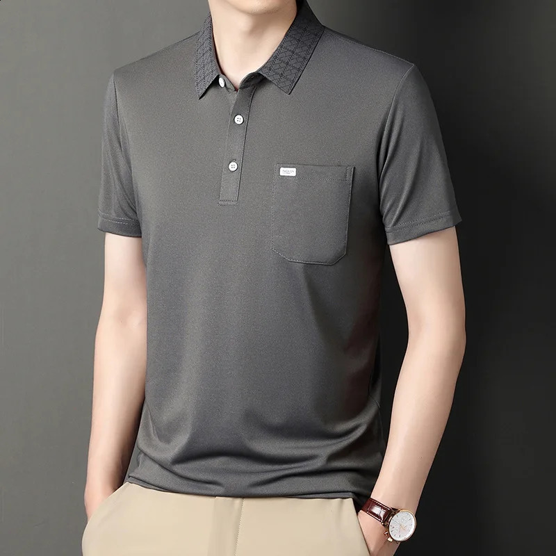 T-shirt à manches courtes pour hommes d'été avec poche de revers mince Polo décontracté pull à plaid à carreaux à la mode 240821