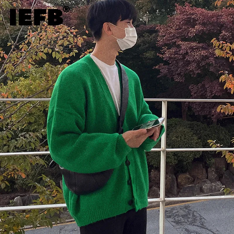 IEFB mens cardigan sweater Vneck autumn Korean fashion loose trend casual knitted jacket solid color top 240821