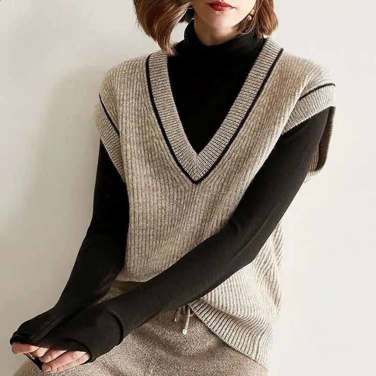 V-neck Cashmere vest womens sweater autumn and winter Korean loose wild sweater vest sleeveless sweater 240822