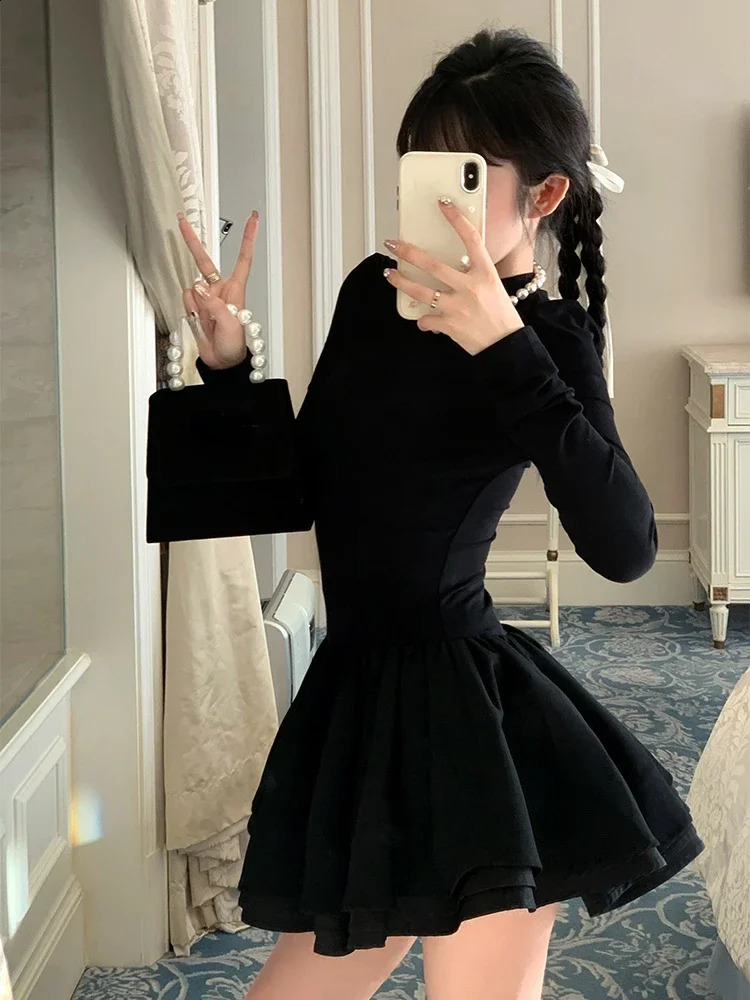 Black Vintage Y2k Robe de fête courte Femmes Sexy Slim Bodycon Mini robe décontractée Elegant One Piece Robe Corée Fashion Automne 240822