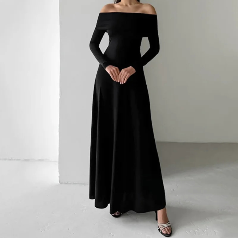 Automne Winter Femmes Sexy Off épaule Maxi Robe Flare Solide Black Brutless Long Man Man Gard pour femmes robes de fête 240822