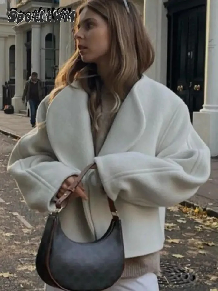 Women Casual Warm Wool Cropped Coat Fashion V-neck Long Sleeve Outerwear Autumn Winter Female High Street Short Cardigan Jacket 240823