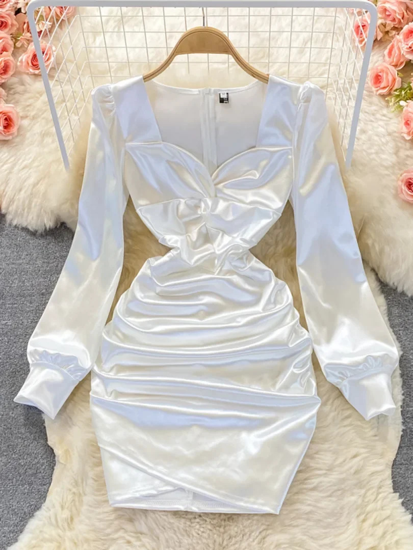 Automne Celebrity Sexy Squy Coun Satin Robes Satin Long Manches Femmes Hippe blanche Enveloppement mince plissée mini-robe courte 240822
