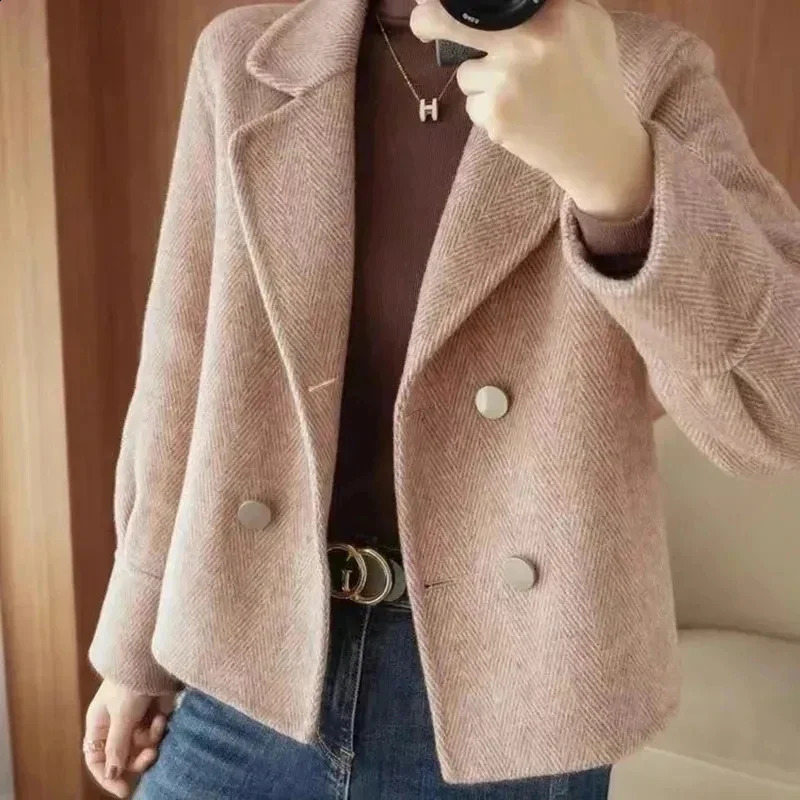 2024 Autumn Winter Korean Version Womens Short Woolen Coat Long Sleeve Solid Wool Ladies Double Breasted Lady Outerwear 240823