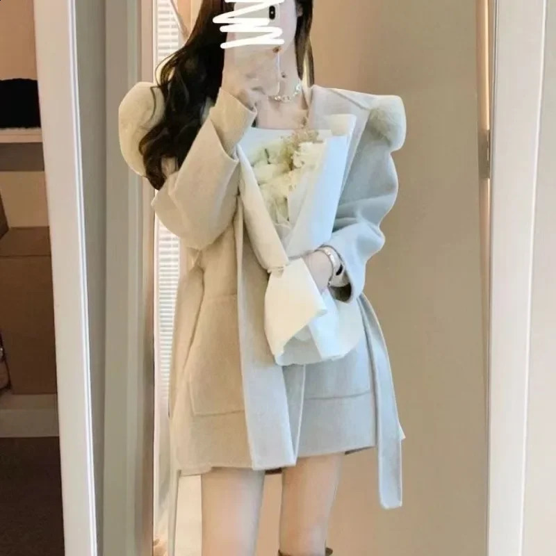 Winter Womens Medium to Long Wool Coat Womens Loose Temperature Large Size Thick Park Big Wool Leather Collar Hoodie 240824