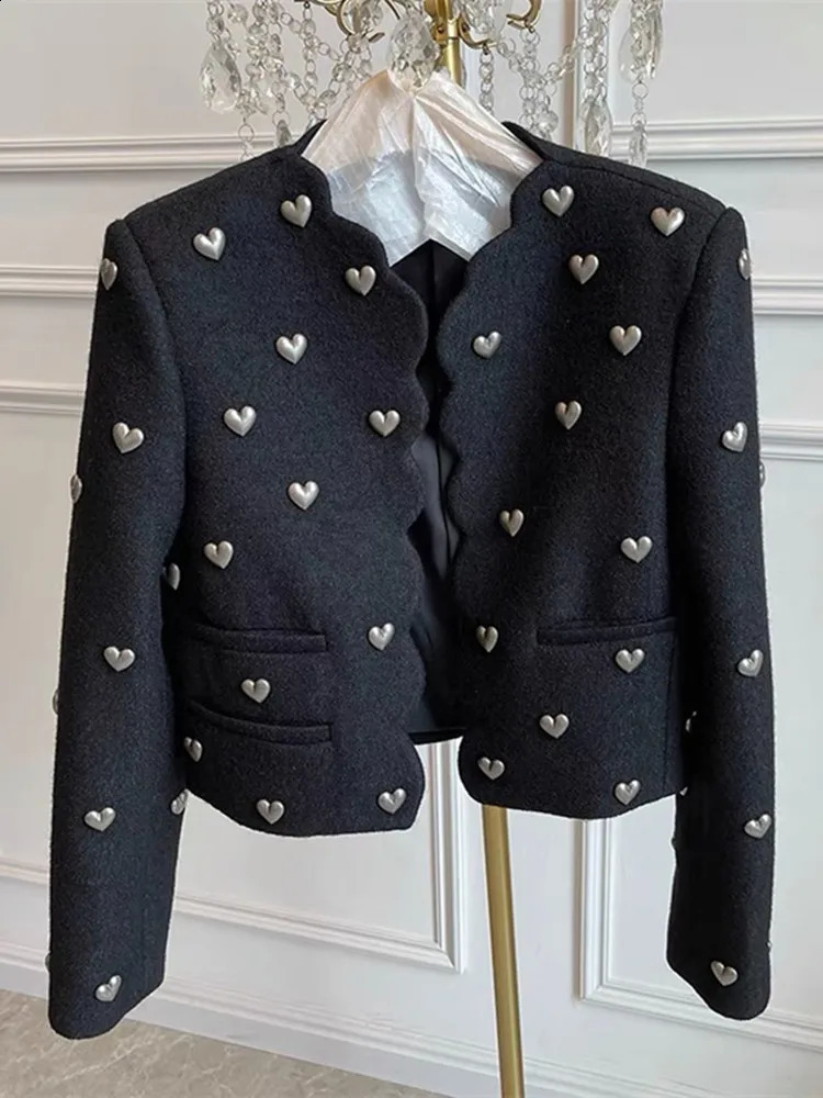 Autumn and winter fashion heart-shaped button black wool tweed short jacket womens retro long sleeved V-neck wavy cardigan top 240823