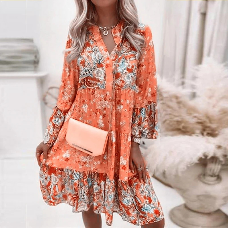 Mini robe de floral floral rétro Mini robe printemps femme plissée robe de plage décontractée en V V Ville de plage 240824