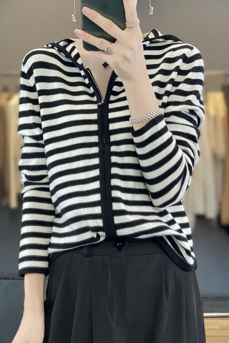 2024 Korean Version of Autumn and winter Casual Hooded Striped Zippered Knitted Cardigan Fashion Versatile Womens Coat Top 240824