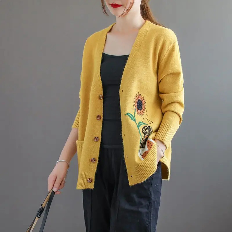 2024 Spring and Autumn Knitted Jacket Sweater Womens Long Sleeve Jacquard Fashion Versatile Loose Vneck Cardigan Top 240824