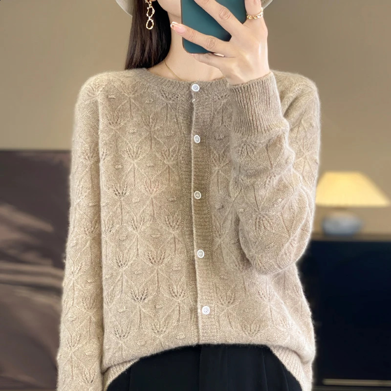 2024 Spring and Autumn Womens Cardigan 100 Merino Wool Sweater Oneck Hollow Elegant Cashmere Knitted Coat Fashion Top 240824