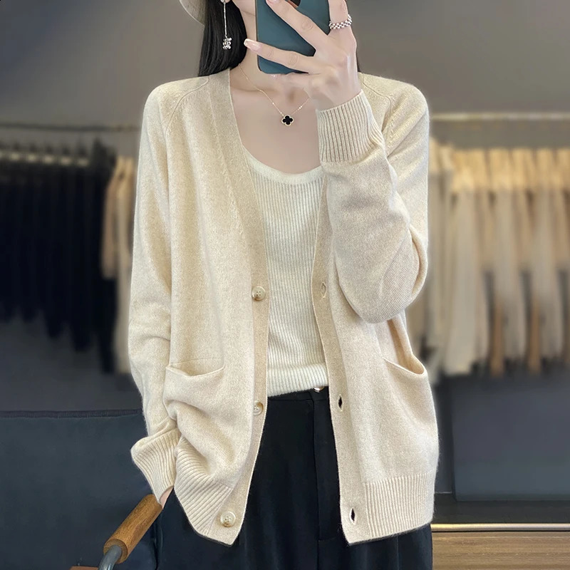 Spring and Autumn Vneck Korean Sweater Loose Knitted Cardigan Thin Slim Top Joker Casual Coat Woman 240824