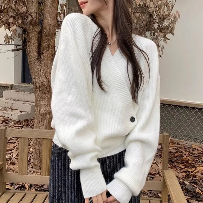 Couleur solide d'automne de printemps Vneck Pull à manches longues Femmes Bouton High Street Patchwork Patchwork Elegant Allmatch Tops 240824