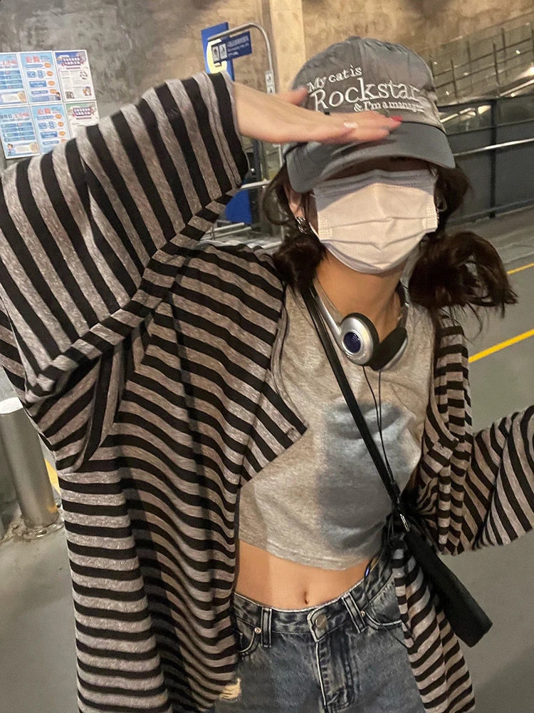 Harajuku Y2k Top Black Gray Striped Cardigan Autumn Loose Casual LongSleeved Woman Clothes Grunge Korean Fashion 240824Z