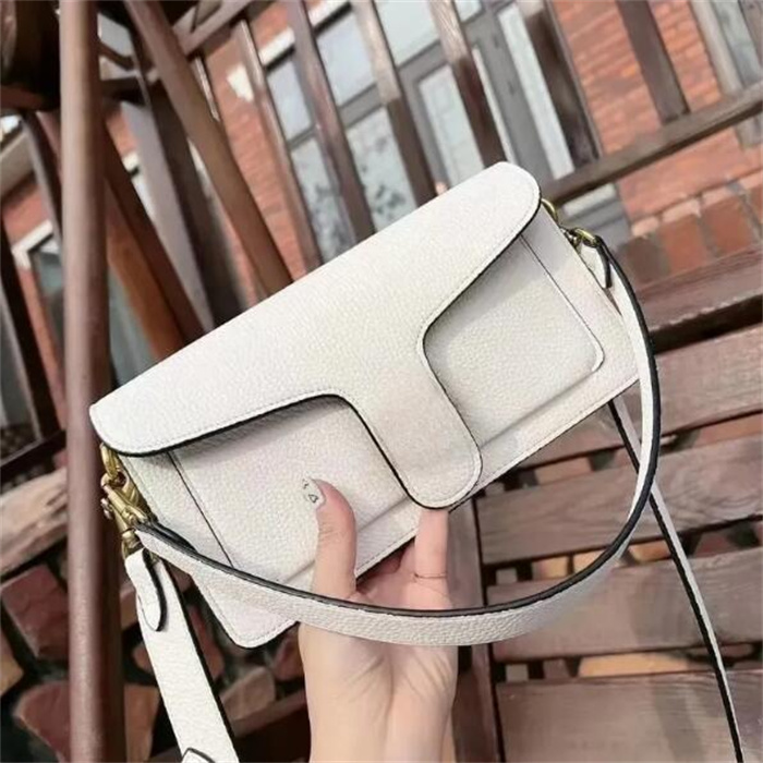 Designer Evening Bags Luxury Tote Girls Fashion bag Womens Shoulder Bag Top Quality Solid Color Bag with Chain Real Pickup Buckle Macaron small b