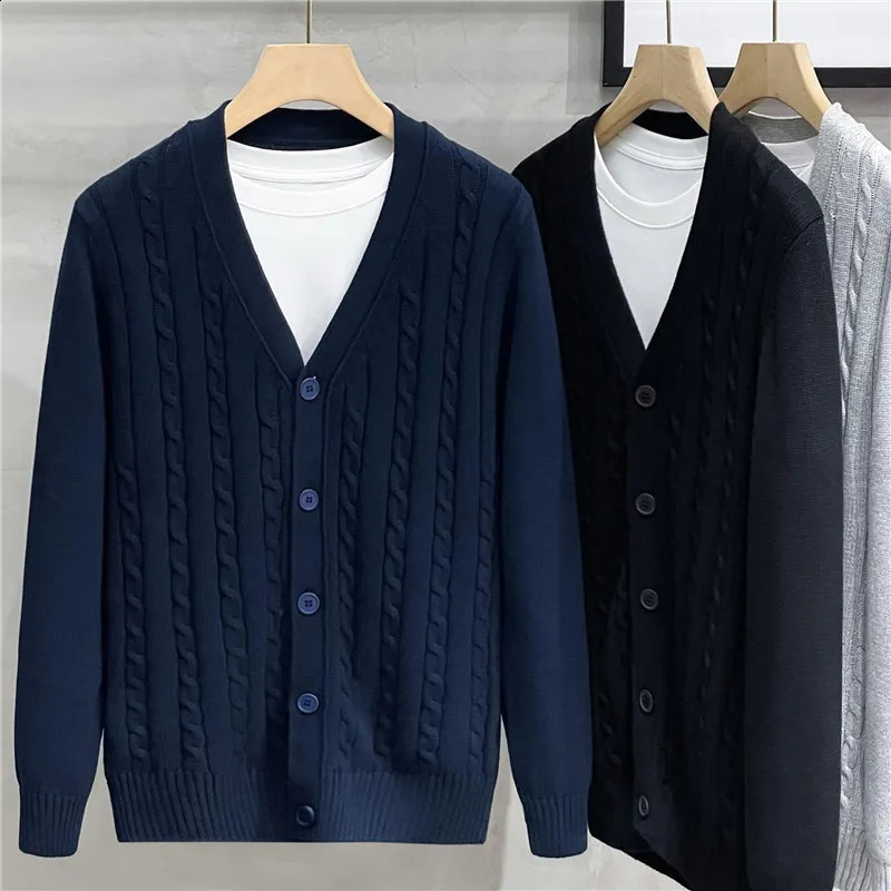 Cardigans de haute qualité Men de coton Pull à manches longues VNECK Pulllaes bouton solide en vrac Top à tricot épais Vêtements décontractés 240