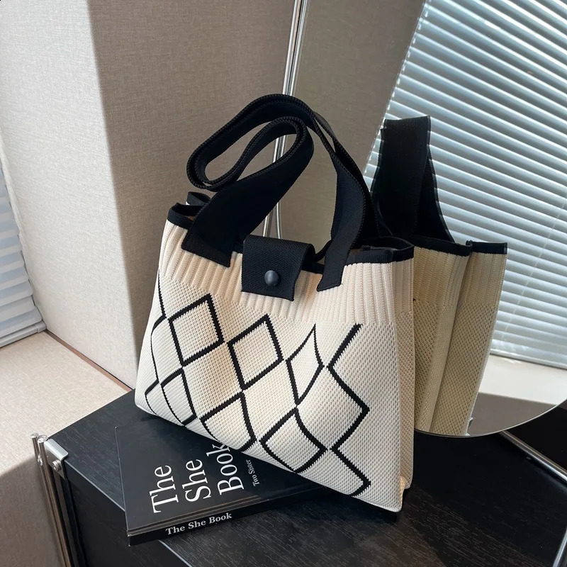 Knitted Wool Underarm Bag Womens Bags 2024 Autumn and Winter Checkered Allinone Korean Version of Hand Shoulder 240824Z