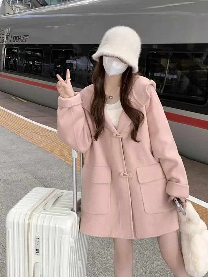 Manteau en laine femme vêtements automne / hiver mode lâche rose chaud à capuche mi-longueur bouton de vache bouton de laine veste femme tops 240