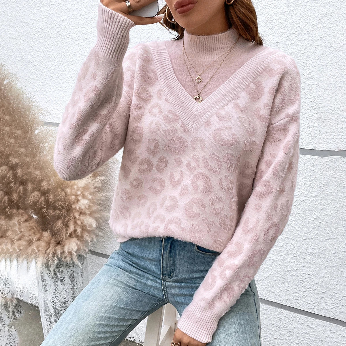 Autumn and winter womens zipper V-neck long sleeved comparison lantern sleeve plain weave loose fashion casual sweater top 240826