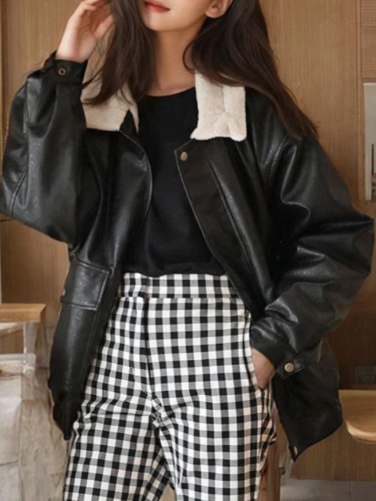 Korean Retro Punk Black Leather Jacket Women Winter Warm Zipper Motor Biker Leather Jacket Casual Outwear Thick Faux Fur Coat 240824