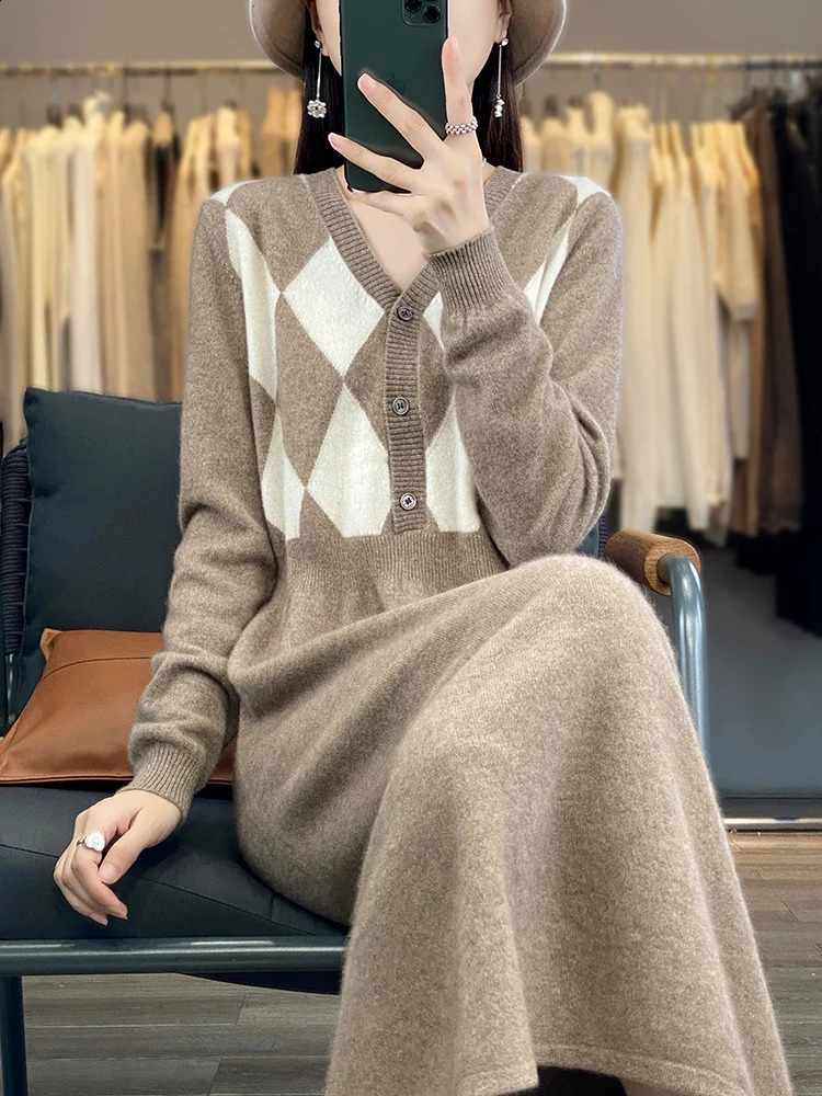 Women 100% Wool Knitted Dress V-Neck Loose Color Match Long Skirts High Waist Over Knee Pullover Sweater Autumn Winter Dress 240824