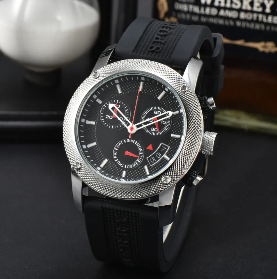 Montres de créateurs de haute qualité pour hommes montres de luxe en acier