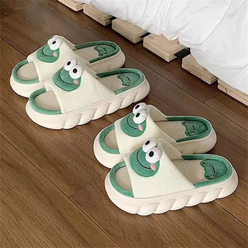 Women Cartoon Frog Slippers Winter Warm Indoor Home Slides Linen Thick Sole Couple Slipper Bedroom Anti Slip Shoes Sandals 240819