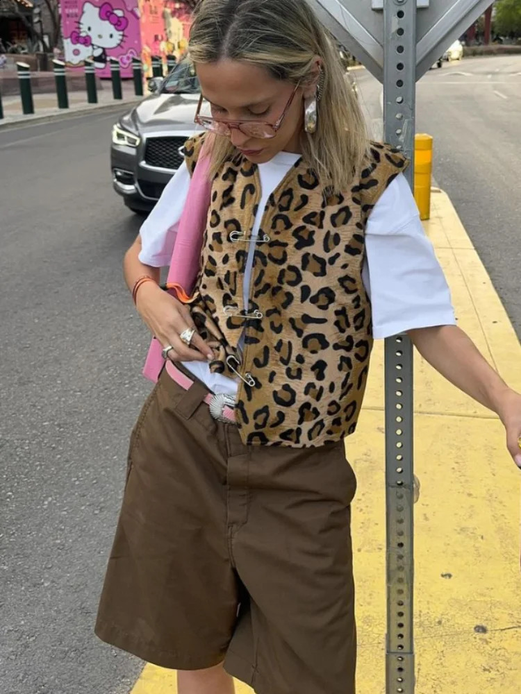 2024 Leopard Print Sleeveless Street Womens Vest Fashion Vneck Slim Fit Short Waistcoat Casual Lady Autumn Commute Outerwears 240826
