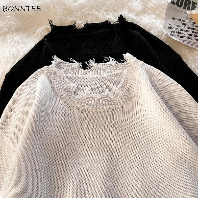 Mens white floral sweater torn Harajuku fashion couple O-neck knitted casual minimalist long sleeved jumper mens handsome top 240826
