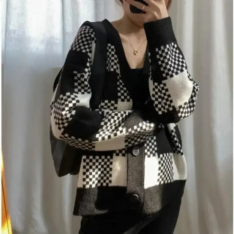 Cardigan womens sweater small perfume black and white plaid loose short knitting cardigan womens coat 240826