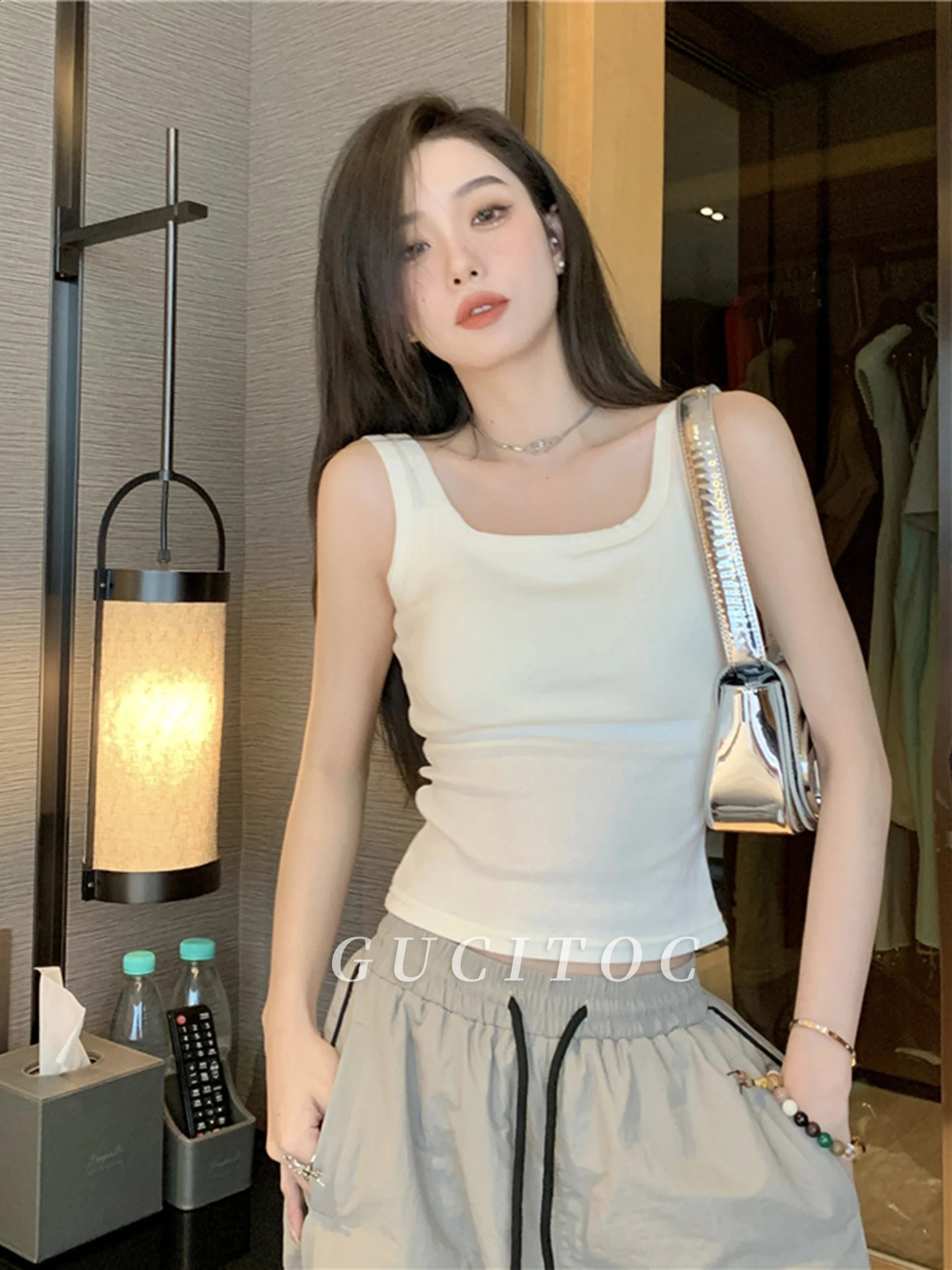 Thick fleece vest Womens slim-fit T-shirt halter T-shirt chest pad halter vest High quality Fall Winter tank vest 240826