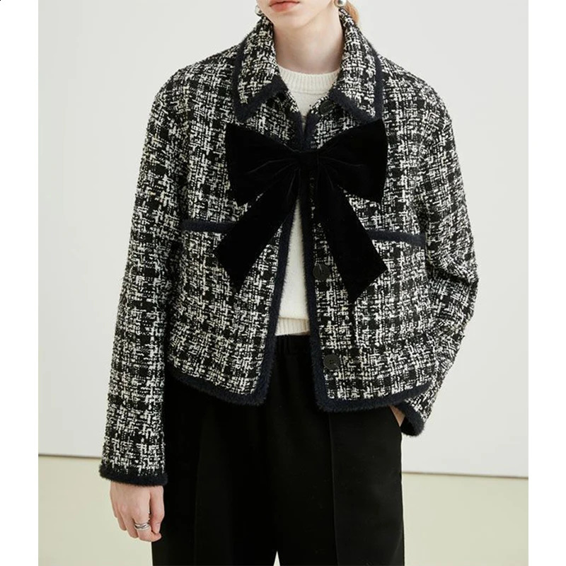 Retro tweed jacket for women elegant cutting bow quilted jacket winter Korean commuting jacket office womens fashionable jacket style 240826