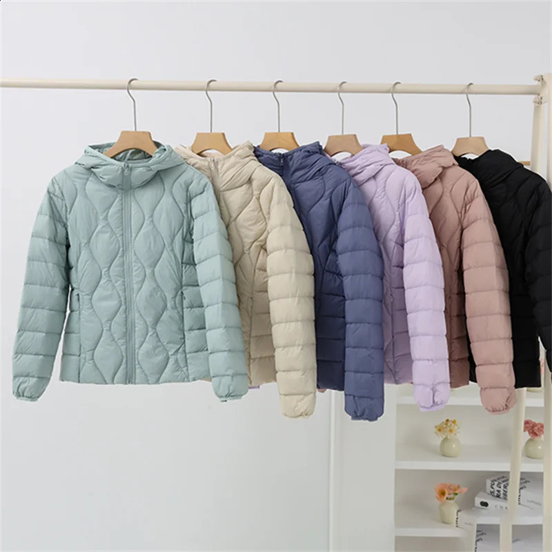 Warm Light Thin White Duck Down Coat Autumn Winter Women Bigsize Down Jacket Parkas Ladies Short Hooded Puffer Outwears 240824