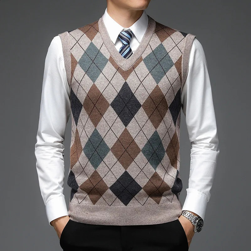 Autumn and Winter Mens Sleeveless Knitted Sweater Middle aged and Elderly Mens Warm Tank Top Casual Suitable for Day Hair Tank Top 240827