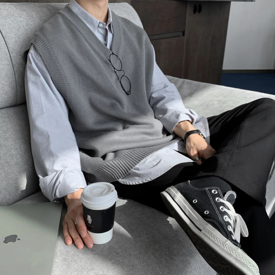 Oversized V-neck Sweater Vest Men Fashion Casual Knitted Pullover Men Korean Loose Sleeveless Sweater Mens Jumper Clothes Y133 240826
