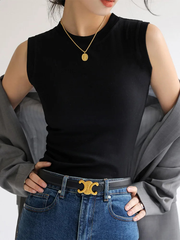 Gilet de camisole pour les femmes en coton rond cou coloré de base de base de base de bases de base t-shirts avec une couverture pour le clivage