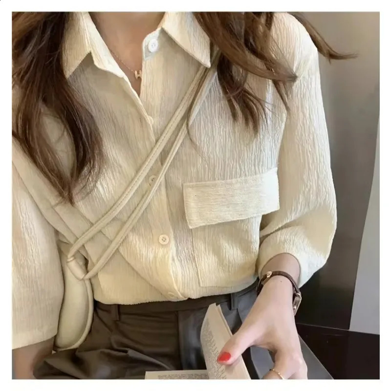 Korea One Pocket Loose Blouse Ins Summer French Sle Single-Breasted Round Neck Lace clothing sense fold Shirts Top 240826