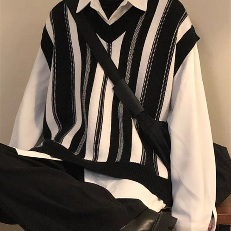 Knitted Sweaters for Men Y2k Vintage Waistcoat Man Clothes Striped Sleeveless Vest Aesthetic Black Korean Fashion Casual Cotton 240826