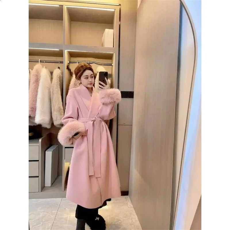 French retro wool jacket for womens autumn and winter 2024 mid long fur coat with collar and lace wool coat 240827
