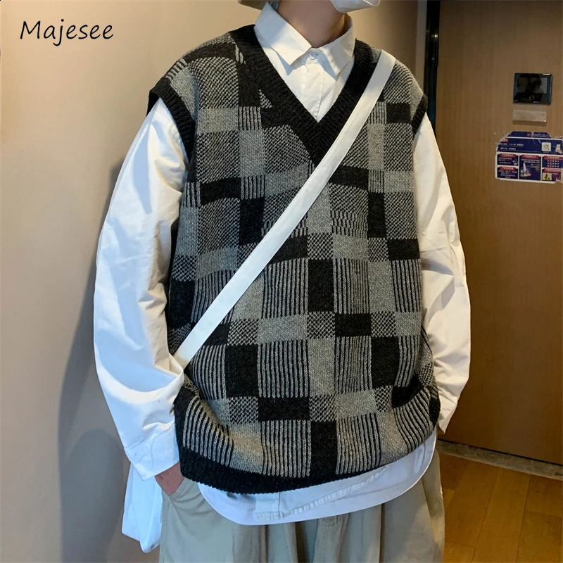 Plaid Sweater Vest Men Korean Preppy Style Panelled Spring Autumn V-neck Unisex Baggy Aesthetic Prevalent Temperament Knitwear 240826