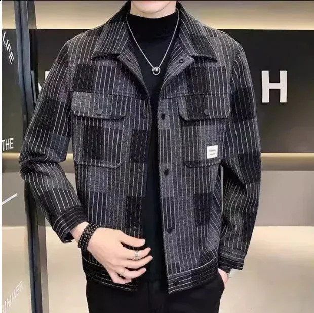 Spring and autumn thin lapel cargo style multipocket leather mens fashion casual trend denim coat 240826