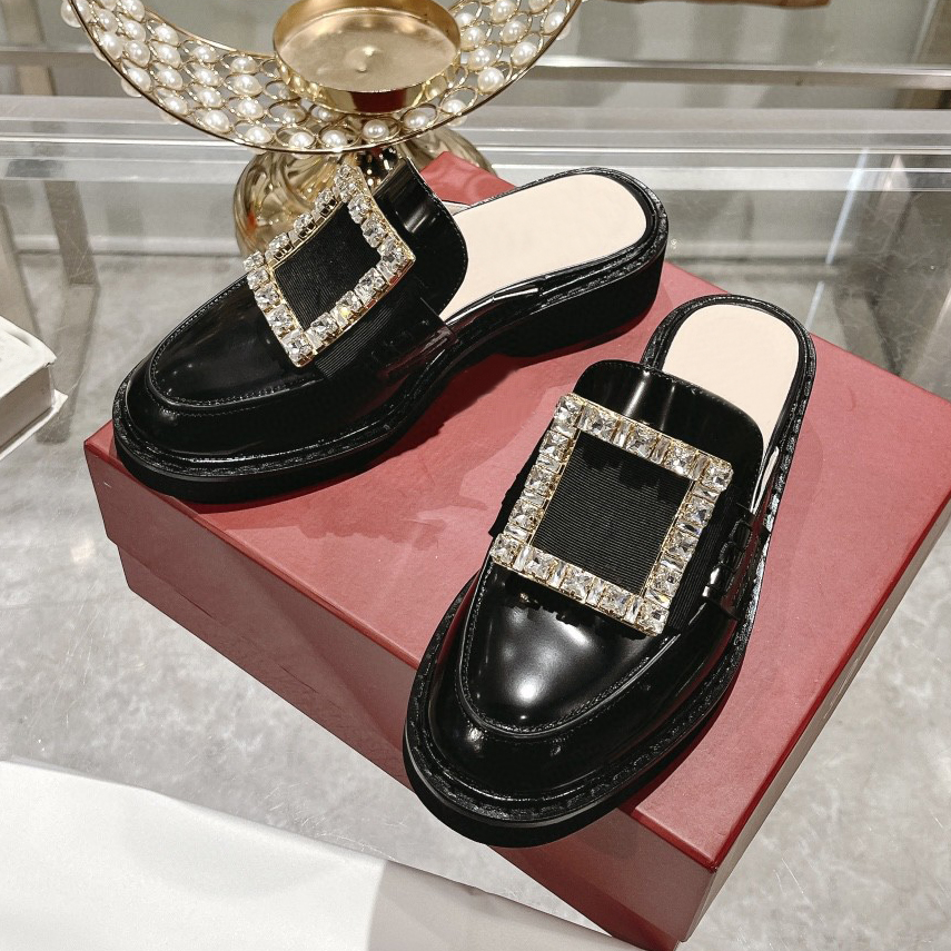 Luxury Designer Fashion Brand 2024 Chaussures féminines Nouvelles pantoufles pour femmes à semelles épaisse de haute qualité