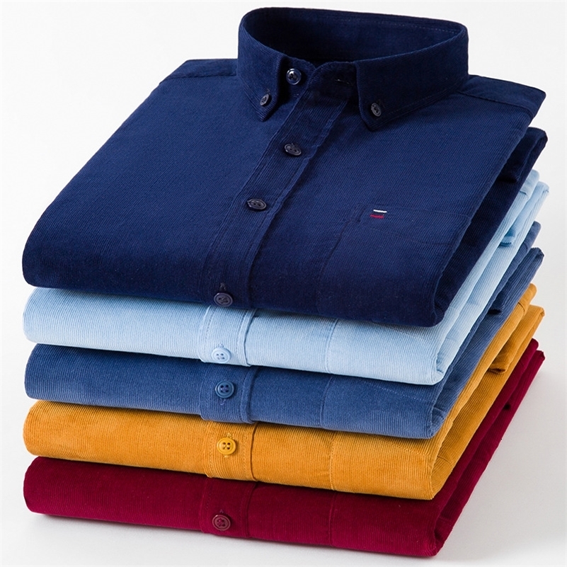 Chemise en velours côte à manches longues à manches longues à manches pour hommes avec une seule poche confortable et mous 100% de coton pur bout