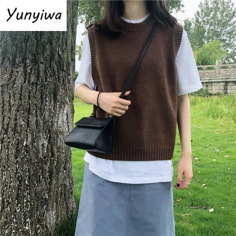 Autumn Womens Loose Preparatory Sleeveless Sweater Student Solid Simple Round Neck Fully Matched Knitted Fashionable and Unique 240827